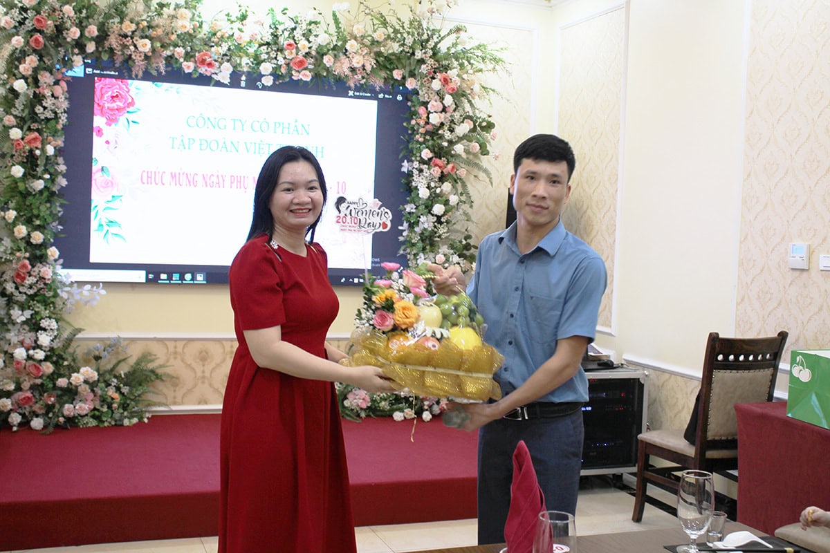 Việt Thanh Group tổ chức 20/10 chúc mừng ngày Phụ nữ Việt Nam 3 Việt Thanh Group tổ chức 20-10