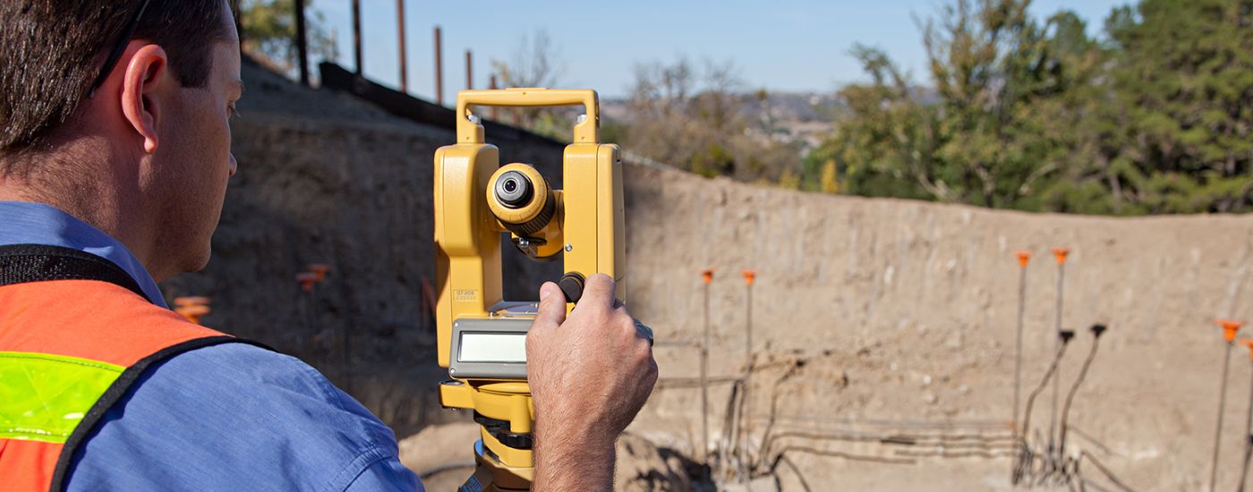 máy kinh vĩ topcon