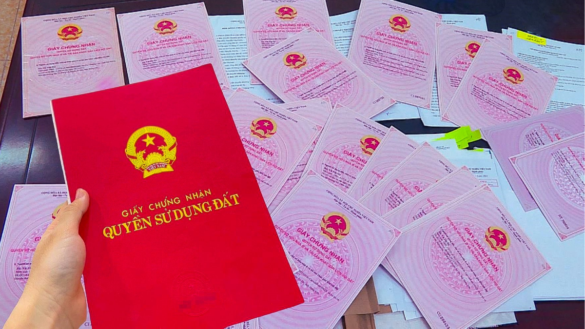 Cấp đổi giấy chứng nhận quyền sử dụng đất: Thủ tục, hồ sơ & lưu ý quan trọng 1 Cấp đổi giấy chứng nhận quyền sử dụng đất