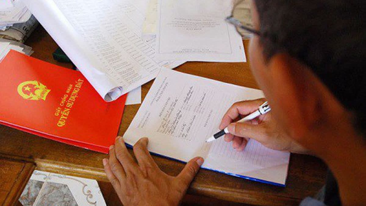Hồ sơ đăng ký đất đai lần đầu: Những điều bạn cần biết 2 Hồ Sơ đăng Ký đất đai Lần đầu_ Những điều Bạn Cần Biết (2)