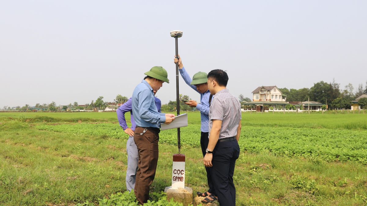 Mẫu biên bản bàn giao mốc thực địa mới nhất năm 2025 2 Mẫu Biên Bản Bàn Giao Mốc Thực địa Mới Nhất Năm 2025(1)